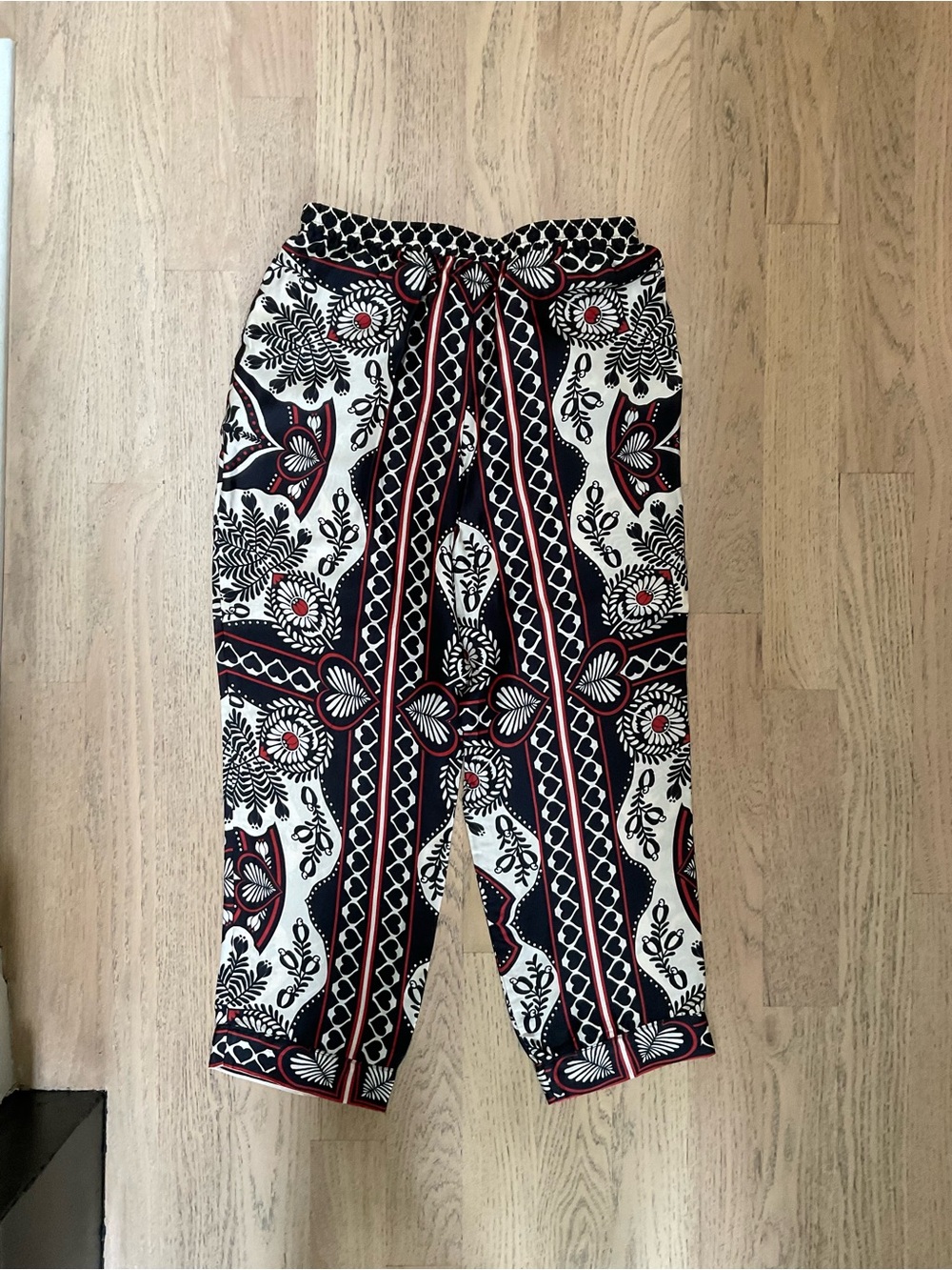 FARM Rio Black, White & Red Printed Cropped Pants with Tie Waist